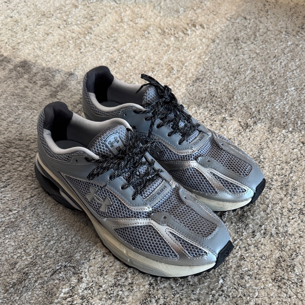 Under Armour Men's Gray Sneakers